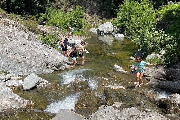 felsige Steine mit Wasser 